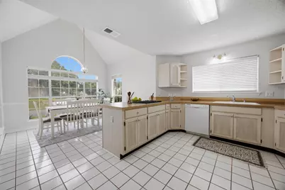 2812 Lee Trevino Court, Shalimar, FL 32579 - Photo 10