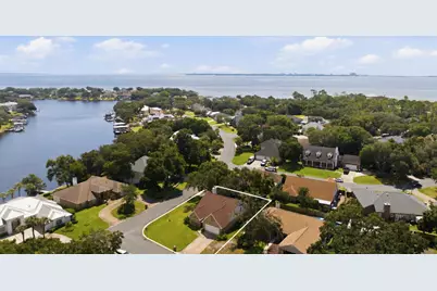 2812 Lee Trevino Court, Shalimar, FL 32579 - Photo 2