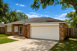 2722 Shalimar Dr, Navarre, FL 32566 - Photo 1