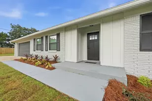 250 NW Briarwood Circle, Fort Walton Beach, FL 32548 - Photo 1