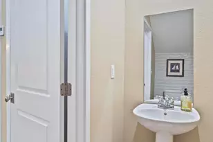 207 W Jackson St, Pensacola, FL 32501 - Photo 10