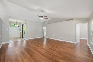 307 Gauntlet Dr, Crestview, FL 32539 - Photo 8