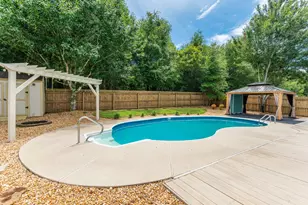 307 Gauntlet Dr, Crestview, FL 32539 - Photo 2
