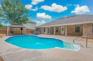 307 Gauntlet Dr, Crestview, FL 32539 - Photo 2