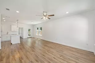 58 Spooner St, Defuniak Springs, FL 32433 - Photo 2
