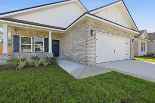 58 Spooner St, Defuniak Springs, FL 32433 - Photo 1