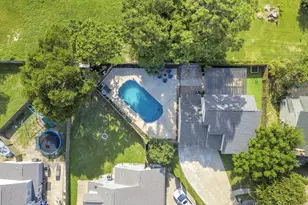 424 NW Village Ct, Fort Walton Beach, FL 32548 - Photo 2