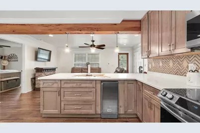 521 W Juniper Avenue, Defuniak Springs, FL 32433 - Photo 6