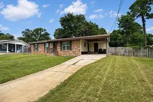 309 NW Cecelia Dr, Fort Walton Beach, FL 32548 - Photo 2