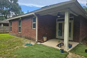 923B NW Central Ave, Fort Walton Beach, FL 32547 - Photo 2