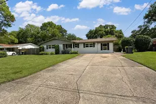 124 NW Sotir St, Fort Walton Beach, FL 32548 - Photo 10