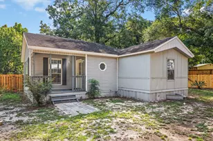 698 Persimmon St, Freeport, FL 32439 - Photo 2