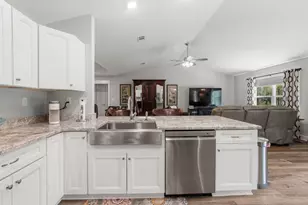 1092 10 Lake Dr, Defuniak Springs, FL 32433 - Photo 12