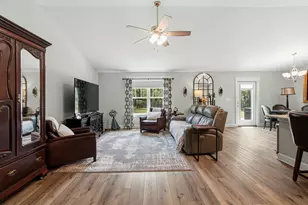 1092 10 Lake Dr, Defuniak Springs, FL 32433 - Photo 6