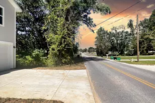 182 Madison St, Freeport, FL 32439 - Photo 2