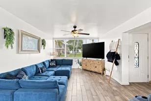 300 SW Miracle Strip Pkwy, Fort Walton Beach, FL 32548 - Photo 2
