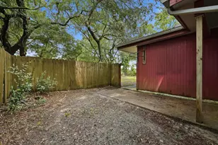 133 NW Robinwood Dr, Fort Walton Beach, FL 32548 - Photo 20