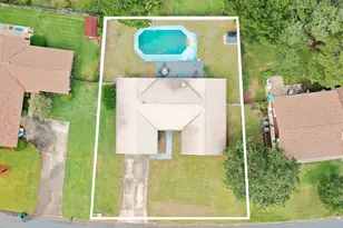 10 Pebble Beach Dr, Shalimar, FL 32579 - Photo 2