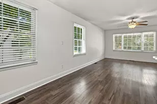 322 NW Leah Miller Dr, Fort Walton Beach, FL 32548 - Photo 10