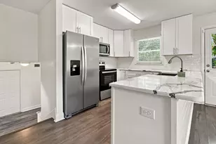 322 NW Leah Miller Dr, Fort Walton Beach, FL 32548 - Photo 12