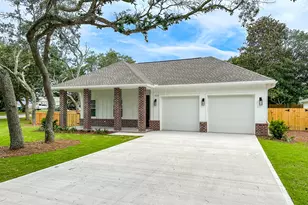 610 5th St, Destin, FL 32541 - Photo 1
