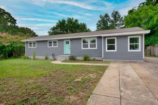 108 NW Moriarty St, Fort Walton Beach, FL 32548 - Photo 2
