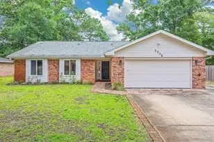 1734 Bayshore Dr, Niceville, FL 32578 - Photo 1