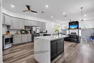 122 W Country Club Dr, Destin, FL 32541 - Photo 4