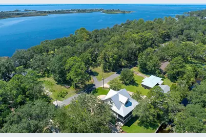 400 Pitts Bayshore Drive, Freeport, FL 32439 - Photo 2