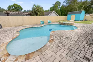 1121 37th St, Niceville, FL 32578 - Photo 2