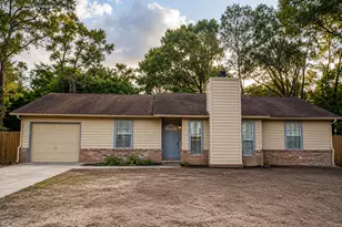 303 Springwood Cir, Crestview, FL 32536 - Photo 1