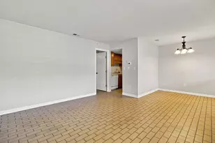 201 E College Blvd, Niceville, FL 32578 - Photo 8