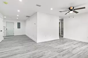 101 W Live Oak Ave, Defuniak Springs, FL 32435 - Photo 8