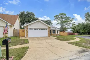 200 Woodland Park Cir, Mary Esther, FL 32569 - Photo 2