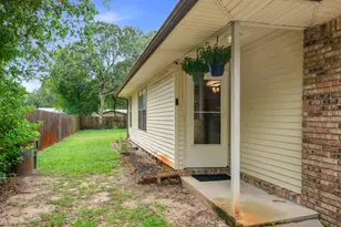 512 NW Parkview Rd, Fort Walton Beach, FL 32547 - Photo 2