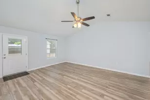 1093 Farmer St, Crestview, FL 32539 - Photo 8