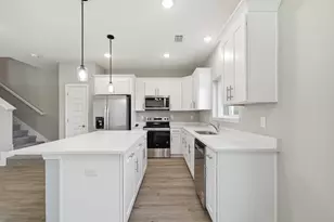 933 Kenzie Ln, Fort Walton Beach, FL 32547 - Photo 12
