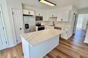 215 Parkwood Cir, Niceville, FL 32578 - Photo 10