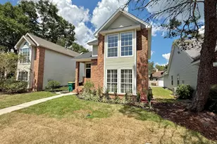 215 Parkwood Cir, Niceville, FL 32578 - Photo 2
