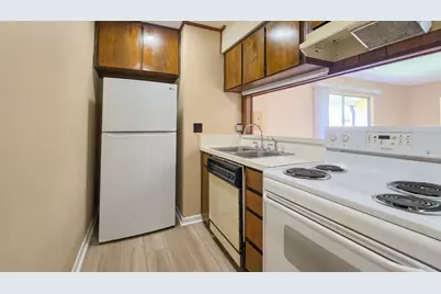 405 Marshall Court #7, Fort Walton Beach, FL 32548 - Photo 2