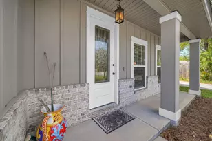 61 5th St, Shalimar, FL 32579 - Photo 2