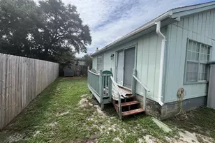311 Woodland Park Cir, Mary Esther, FL 32569 - Photo 6