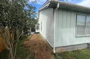 311 Woodland Park Cir, Mary Esther, FL 32569 - Photo 8