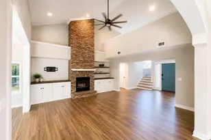 246 Hillside Dr, Niceville, FL 32578 - Photo 2