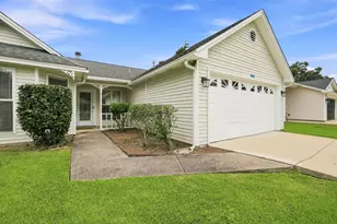 148 Meadowbrook Ct, Niceville, FL 32578 - Photo 2