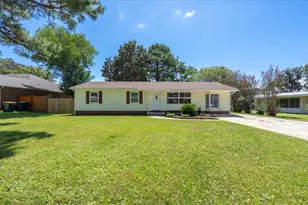 222 NW Moriarty St, Fort Walton Beach, FL 32548 - Photo 1