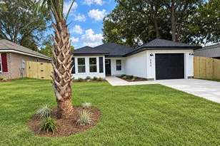 880 E Walnut Ave, Crestview, FL 32539 - Photo 2