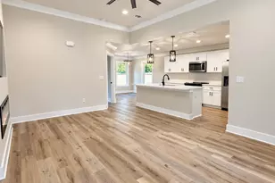 880 E Walnut Ave, Crestview, FL 32539 - Photo 8