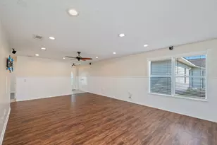 7648 Chablis Cir, Navarre, FL 32566 - Photo 8