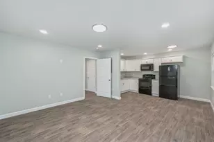 718 NE Eglin Pkwy, Fort Walton Beach, FL 32547 - Photo 6